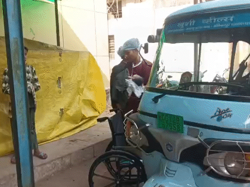 नवजात को कोरबा मेडिकल कॉलेज अस्पताल में एडमिट किया गया है।