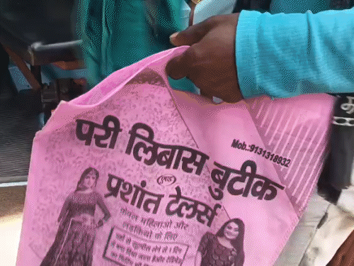 जिला कॉलेज अस्पताल के बाहर पहुंचते ही नर्स मौके पर पहुंची।