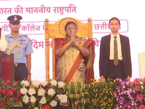 अंबिकापुर में राष्ट्रपति द्रौपदी मुर्मू जनजातीय गौरव दिवस कार्यक्रम में शामिल हुईं।
