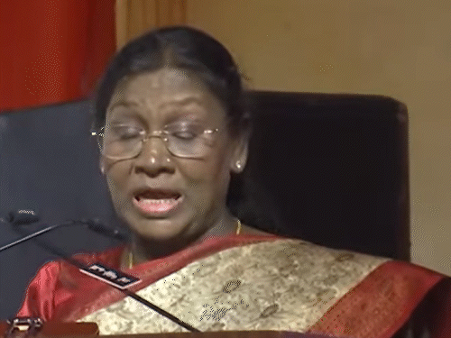 अंबिकापुर में राष्ट्रपति द्रौपदी मुर्मू ने कहा कि महिलाएं समाज की धरोहर हैं।