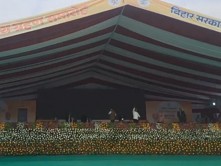 गांधी मैदानावर शपथविधी सोहळ्यासाठी बांधलेला पंडाल.