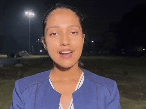 जानवी अपने रिकॉर्ड के बारे में जानकारी देते हुए।