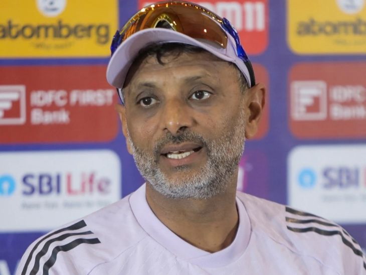 भारत के बैटिंग कोच सितांशु कोटक ने ट्रेनिंग सेशन से पहले प्रेस कॉन्फ्रेंस में मीडिया से बात की। - Dainik Bhaskar