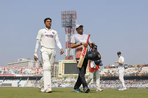 गिल दूसरी पारी में न तो फील्डिंग करने उतरे और न ही बल्लेबाजी करने।