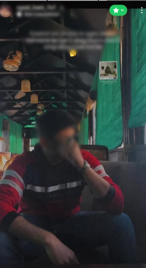 एक छात्र ने अपने इंस्टाग्राम अकाउंट पर फोटो स्टोरी लगाई है। इसमें उसने अश्लील शब्दों का इस्तेमाल करते हुए पीड़ित स्टूडेंट को धमकी दी है।