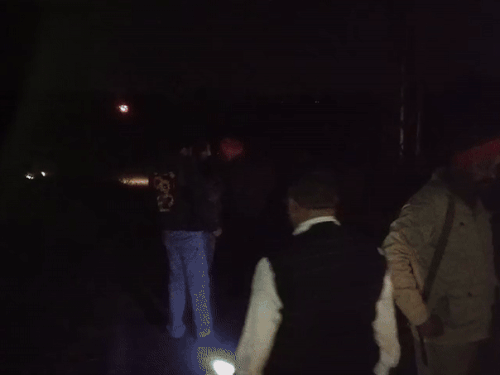 एनकाउंटर के बाद मौके पर पुलिस तैनात कर दी गई है।