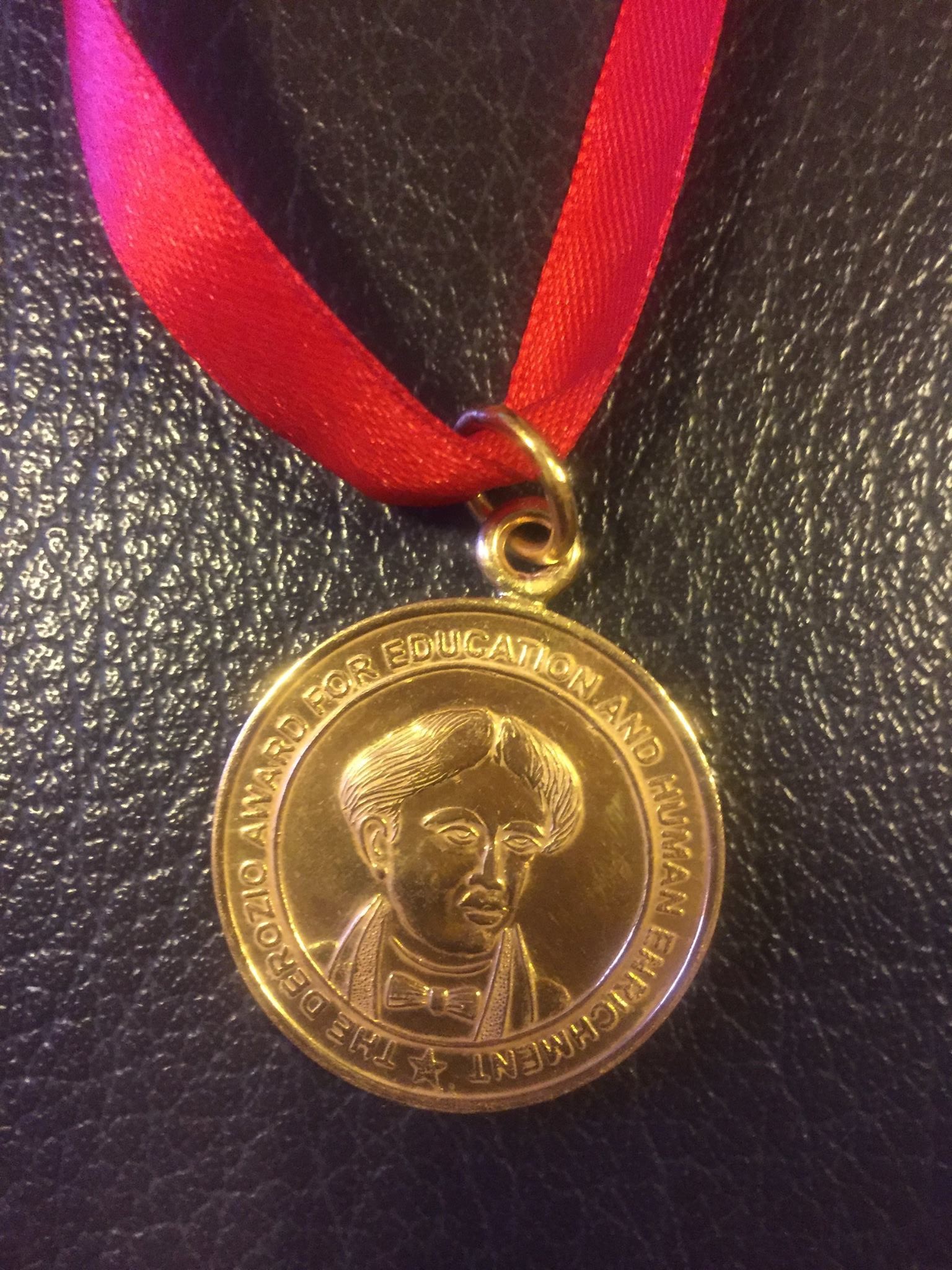 डेरोजियो अवॉर्ड में मिलने वाला गोल्ड मेडल। (फाइल फोटो)