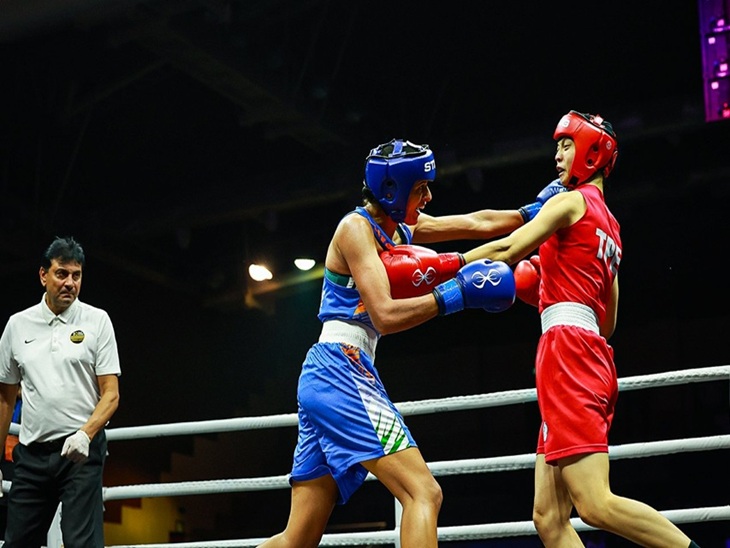 वर्ल्ड बॉक्सिंग कप फाइनल 2025 के दौरान रिंग में बॉक्सिंग खेलते हुए जैस्मिन लंबोरिया