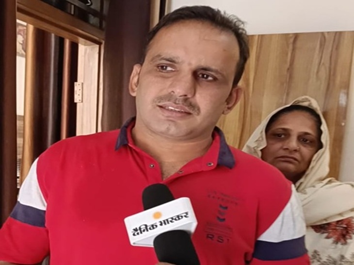 जैस्मिन लंबोरिया के चाचा एवं कोच संदीप लंबोरिया