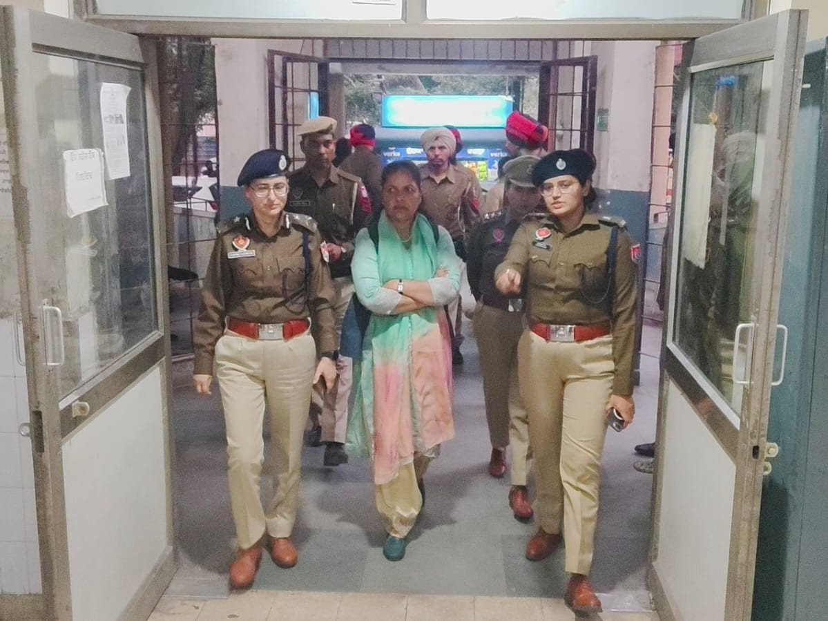 निरीक्षण करती डीजीपी गुरप्रीत देव, जलंधर पुलिस कमिश्नर धनप्रीत कौर