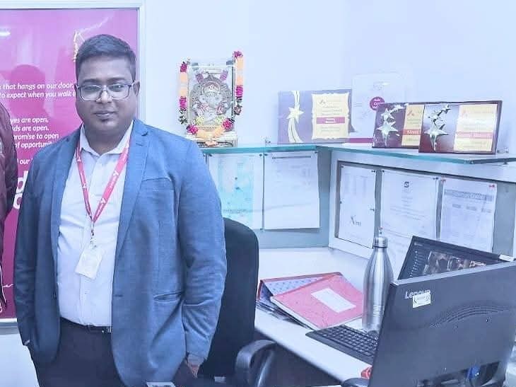 सिरोंज में एक्सिस बैंक के शाखा प्रबंधक चेतन चौधरी कार्यरत थे।