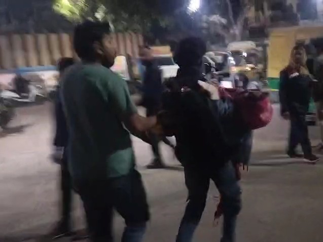 विदिशा में ट्रॉली पलटी, दो महिलाएं गंभीर घायल:  रेलवे स्टेशन के बाहर हादसा, एक की हालत नाजुक – Vidisha News