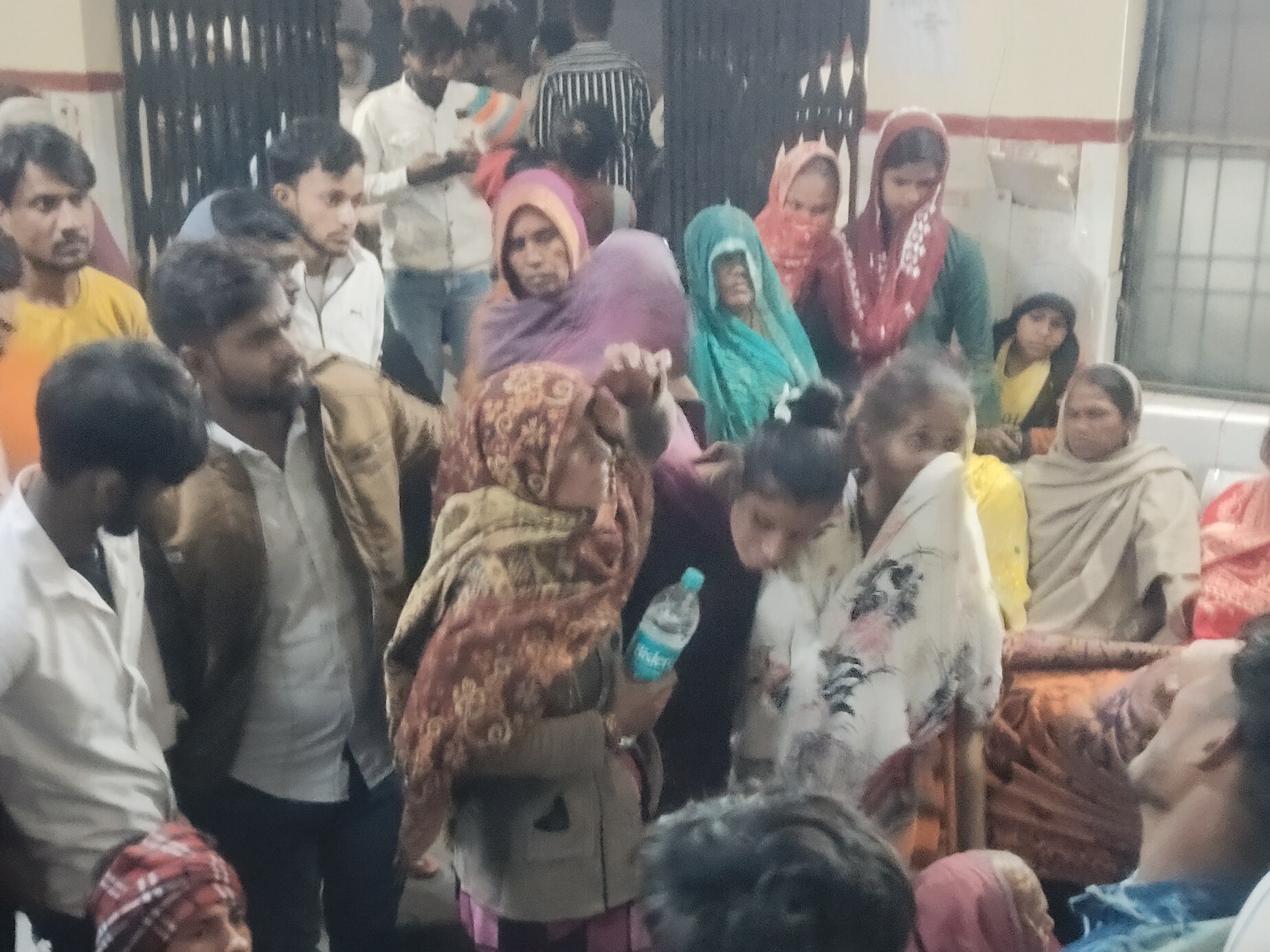 रायबरेली में सड़क हादसे में युवक की मौत:  आटो चालक ने अचानक मोड़ा, पीछे से आ रही बाइक टकराने पर हादसा; दुसरा साथी गंभीर घायल – Chhatoh (Raebareli) News