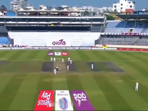 भूकंप के कारण बांग्लादेश-आयरलैंड के बीच चल रही मैच को बीच में ही रोक दिया।