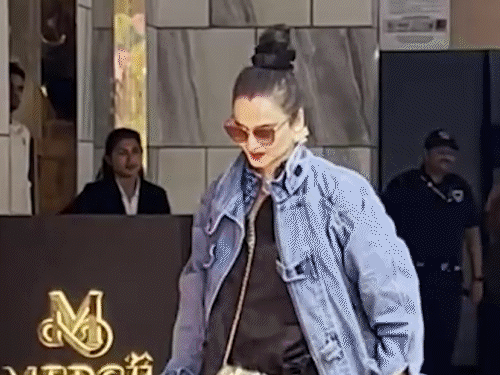 बॉलीवुड की डांसिंग डीवा हेलेन ने मनाया 87वां जन्मदिन:  सेलिब्रेशन में सलीम खान, सलमा, आशा पारेख समेत कई दिग्गज पहुंचे, स्टाइलिश अंदाज में दिखीं रेखा