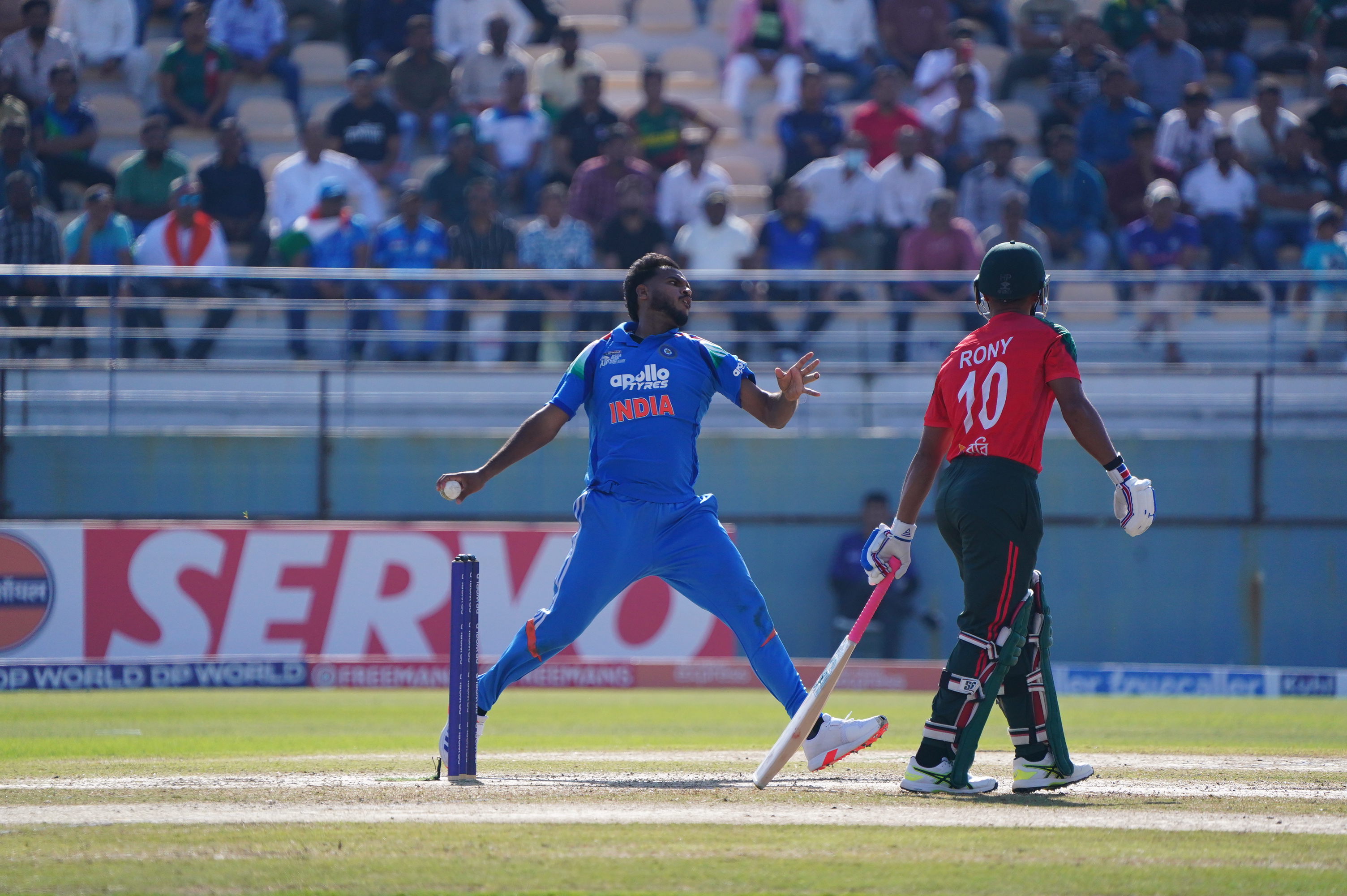 विजयकुमार वैशाख ने 4 ओवर में 51 रन खर्च कर दिए।