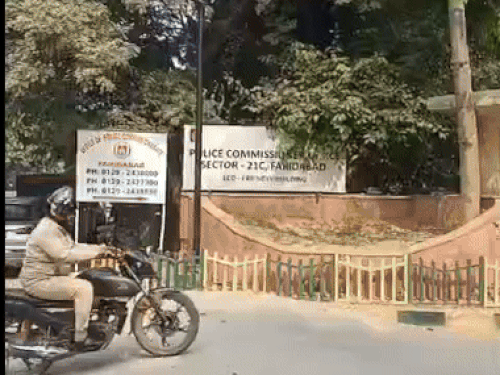 दिल्ली ब्लास्ट के 10 दिन बाद फरीदाबाद पुलिस की एंट्री भी अब अल फलाह यूनिवर्सिटी के मामलों में हो चुकी है। फरीदाबाद पुलिस के द्वारा SIT का गठन किया गया है।