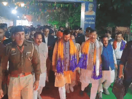 ब्रह्मसरोवर पर चल रहे अंतरराष्ट्रीय गीता महोत्सव में पहुंचे सीएम नायब सैनी।