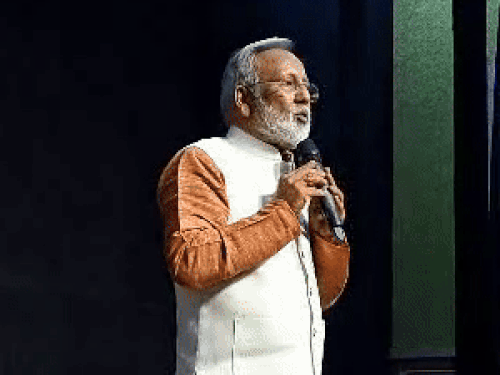 श्रीगंगानगर विधायक जयदीप बिहाणी ने कलेक्टर से विवाद के बाद बिहाणी ऑडिटोरियम में लोगों को संबोधित किया। उन्होंने प्रशासनिक अधिकारियों पर निशाना साधा।