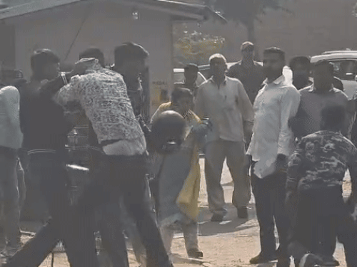 मारने के लिए उठाने गया डंडा।