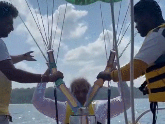 रीवा से भाजपा सांसद जनार्दन मिश्रा ने अंडमान निकोबार में पैरासेलिंग की।