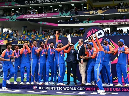 टीम इंडिया टी-20 वर्ल्ड कप की डिफेंडिंग चैंपियन है। भारत ने साउथ अफ्रीका को फाइनल हराकर खिताब जीता था।