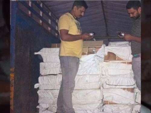 गाजियाबाद पुलिस और क्राइम ब्रांच ने गोदाम में छापेमारी कर 4 ट्रक कफ सिरप बरामद किया था।