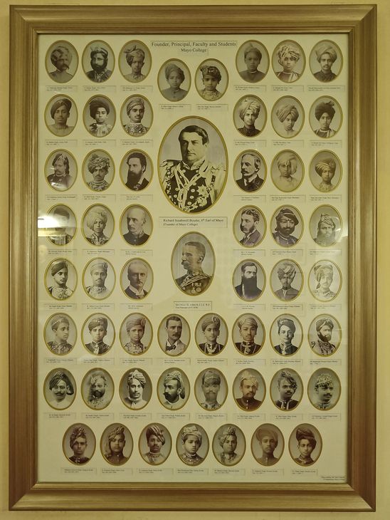 मेयो कॉलेज के पहले बैच में 9 स्टूडेंट थे और पहले प्रिंसिपल सर ओलिवर सेंट जॉन थे।
