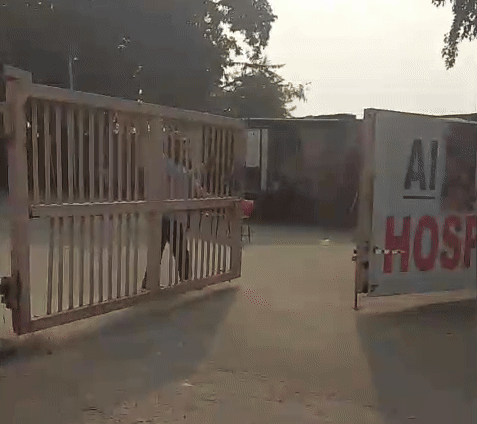 अल फलाह यूनिवर्सिटी का मुख्य गेट।