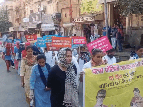 शहर के मुख्य मार्गों से निकली रैली।