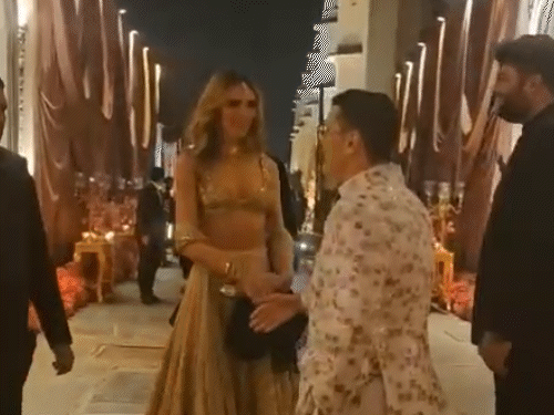 अमेरिकी राष्ट्रपति के बेटे डोनाल्ड ट्रम्प जूनियर शुक्रवार शाम को गर्लफ्रेंड के साथ उदयपुर पहुंचे। वे यहां लीला पैलेस होटल में रुके हैं।