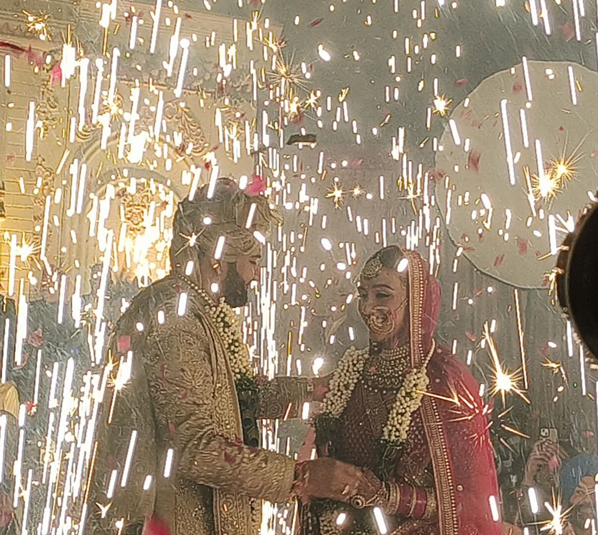 शादी के बंधन में बंधे आईएएस सचिन और डॉ. आस्था अग्निहोत्री।