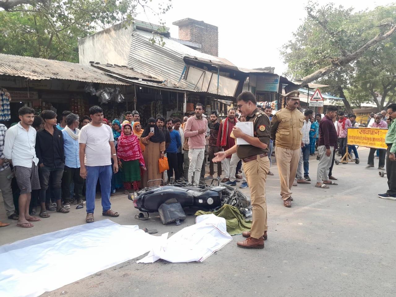 बाराबंकी में ट्रैक्टर ट्राला से दबकर बच्चे की मौत:  बारिनबाग के पास हुआ हादसा, किशोर गंभीर रूप से घायल – Puredalai (Ramsanehi Ghat ) News