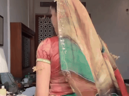 ‘हरियाणा में रौला’ गाने पर डांस करतीं सपना चौधरी।