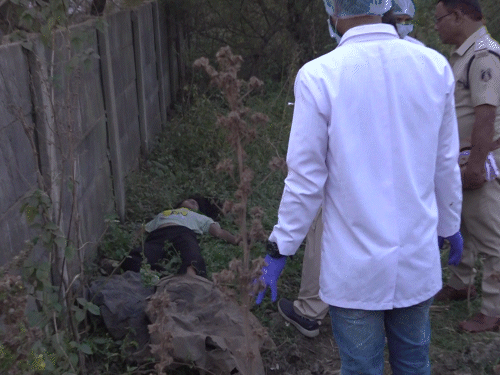 मृतिका की पहचान काशीराम नगर निवासी 16 साल की नाबालिग के रूप में हुई है।