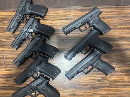 Delhi Arms Smuggling Racket; Lawrence Bishnoi Gogi | Turkey China Pistol | दिल्ली- ISI कनेक्शन वाला हथियार तस्करी नेटवर्क पकड़ा: पाकिस्तान से ड्रोन के जरिए हथियार मंगाते ...