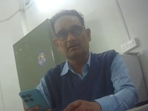 JE मनोज अग्रवाल ने हमें अवैध होटल बनाने के लिए प्लॉट खरीदने की सलाह दी।