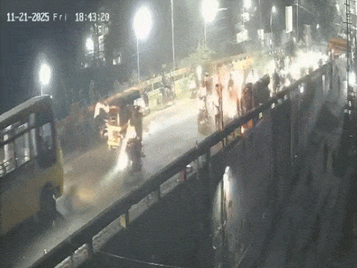 हादसे के बाद ब्रिज पर लोगों की भीड़ जमा हो गई। उन्होंने घायलों को तत्काल अस्पताल पहुंचाया।