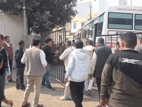 मारपीट के बाद जब कर्मचारियों ने गोहाना में चक्का जाम कर दिया था (फाइल फोटो)