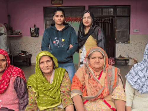 मां उर्मिला ने बताया कि रिश्ता करने से पहले जब रवि से पूछा गया तो उसने शादी से साफ मना कर दिया। मगर, मां और दादी के समझाने पर हां कर दी।