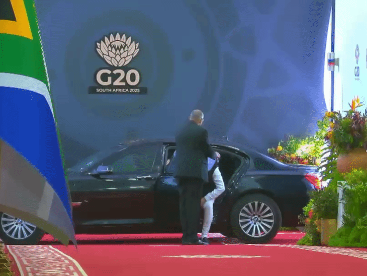 पीएम मोदी के इवेंट में पहुंचने की तस्वीर।