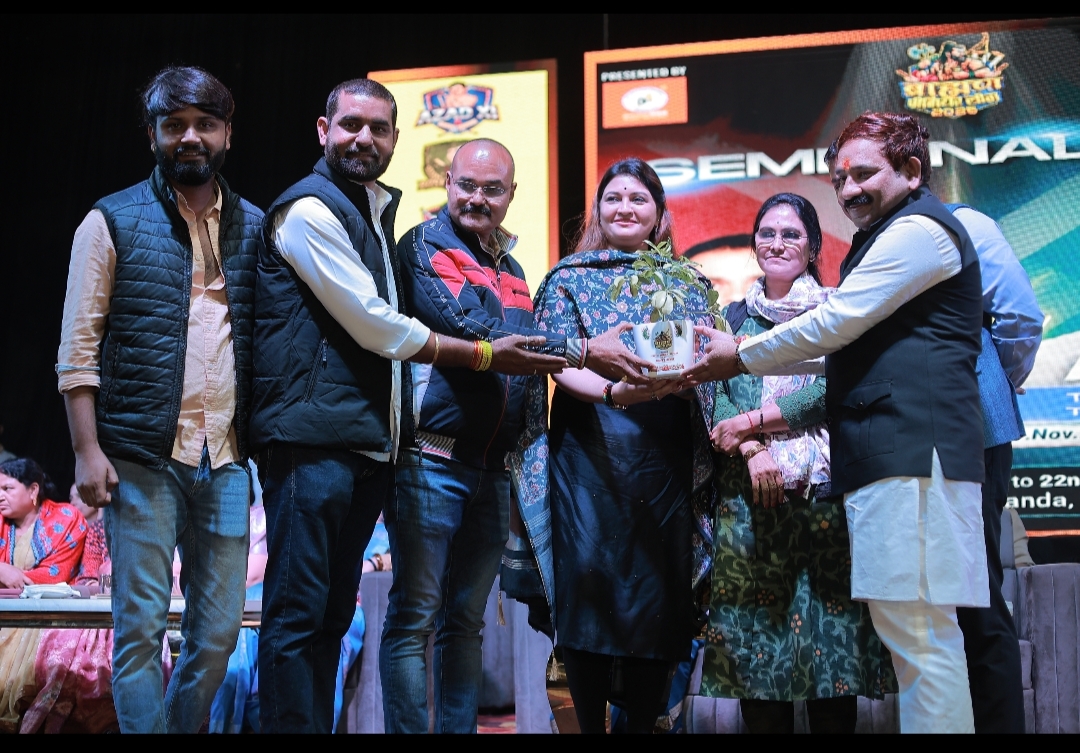 सेमीफाइनल में शामिल हुईं पंडरिया विधायक भावना बोहरा और मेयर पूजा विधानी।