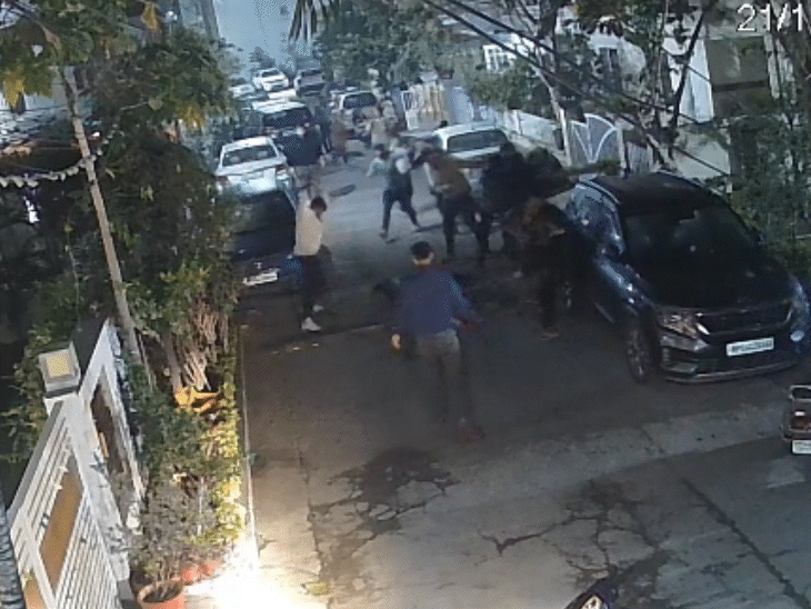 भोपाल में शाहपुरा की वाइसरॉय कॉलोनी में करीब 20 बदमाशों ने हमला कर दिया।