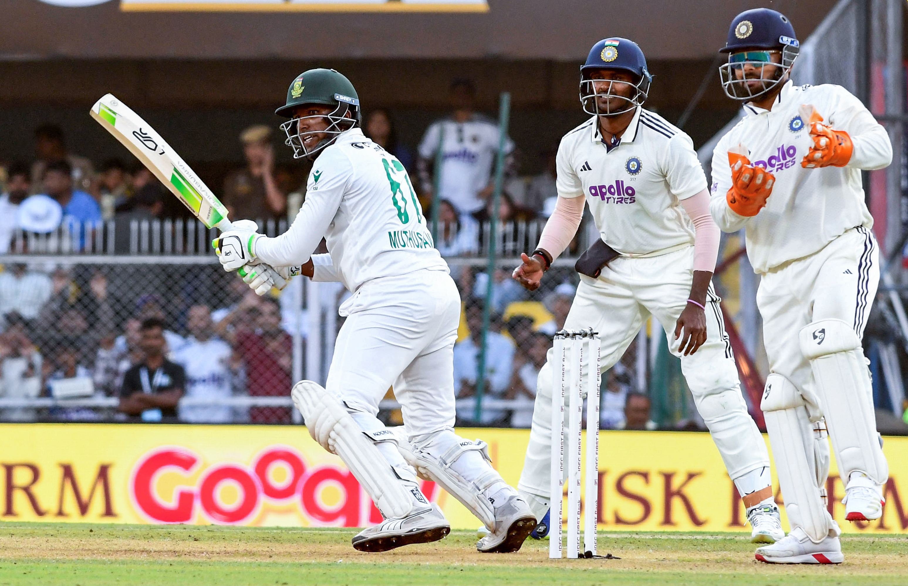 सेनुरन मुथुसामी ने पहले दिन 25 रन बनाए।