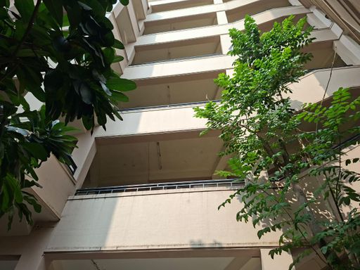 सरप्राइज इंस्पेक्शन में स्कूल में सुरक्षा कमियों, कमजोर मॉनिटरिंग और राष्ट्रीय गाइडलाइंस के उल्लंघन का खुलासा हुआ।