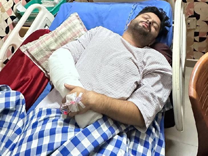 अर्जुन चतुर्वेदी भोपाल के नर्मदा हॉस्पिटल में भर्ती है।