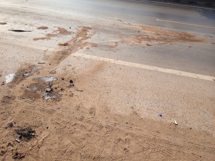 पावर हाउस ओवरब्रिज के नीचे इसी जगह पर हादसा हुआ।