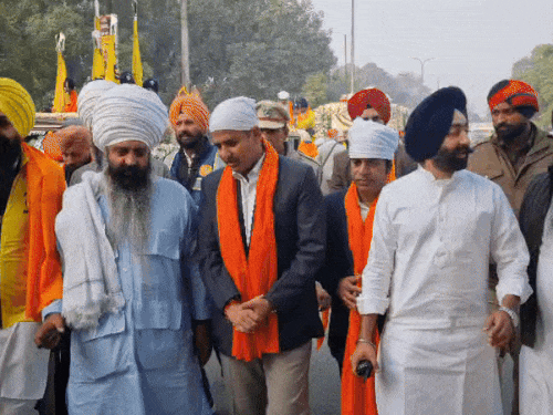 जालंधर पहुंचे नगर कीर्तन का स्वागत करने पहुंचे डीसी हिमांशु अग्रवाल। - Dainik Bhaskar