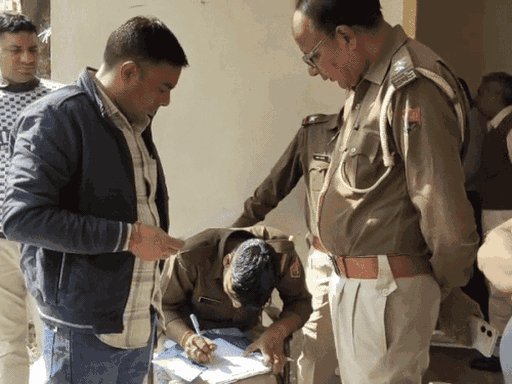 पुलिस ने परिवार के बयान के आधार पर मामला दर्ज कर जांच शुरू कर दी है।