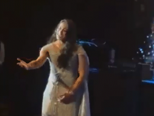 स्मृति मंधाना के संगीत सेरेमनी का एक वीडियो सोशल मीडिया में वायरल है।